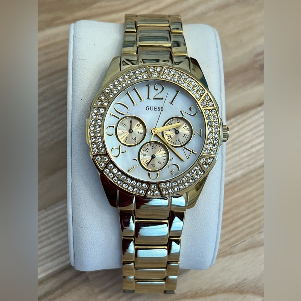 Guess Ladies Watch Crystals Gold Tone Bracelet Pearl Dial Quartz Day Date Dials